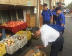 合肥城管部门集中整治32家农贸市场，5天内治理1000余处违规占道行为