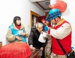 疫情防控中的温暖瞬间：居民送电暖器，社区工作人员感动满满