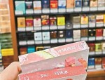 5月1日起水果等口味电子烟将退出市场，过渡期有人想囤货，店员提醒抓紧