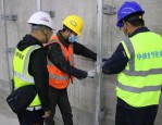 合肥轨道交通 2 号线东延线泉香路站铺轨工作进展顺利，力争今年内开通运营